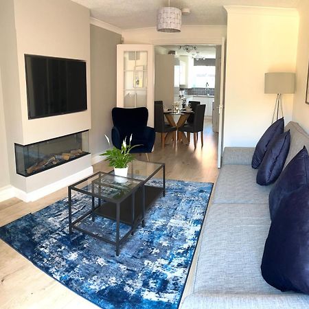 3 Bedroom - 2 Bathroom Townhouse In Corstorphine Near Murrayfield Stadium - Direct Bus To Edinburgh City Centre In 20 Minutes - Two Private Parking Spaces - Private Sunny Garden - Recently Refurbished Eksteriør billede