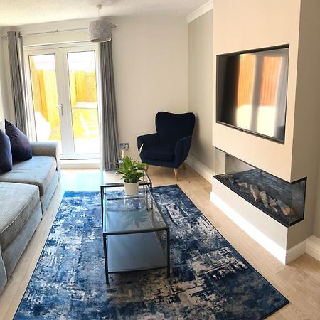 3 Bedroom - 2 Bathroom Townhouse In Corstorphine Near Murrayfield Stadium - Direct Bus To Edinburgh City Centre In 20 Minutes - Two Private Parking Spaces - Private Sunny Garden - Recently Refurbished Eksteriør billede