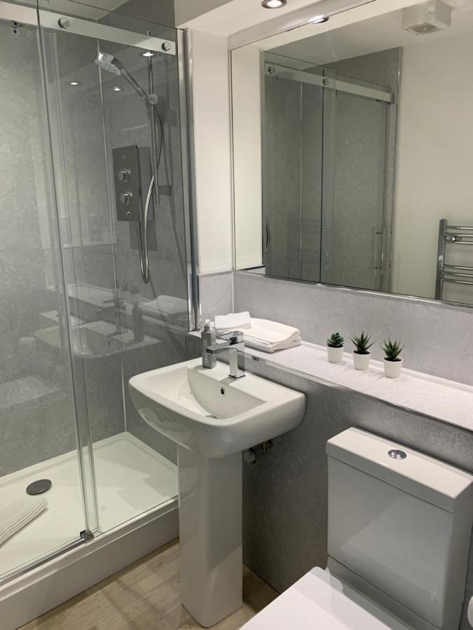 3 Bedroom - 2 Bathroom Townhouse In Corstorphine Near Murrayfield Stadium - Direct Bus To Edinburgh City Centre In 20 Minutes - Two Private Parking Spaces - Private Sunny Garden - Recently Refurbished Eksteriør billede