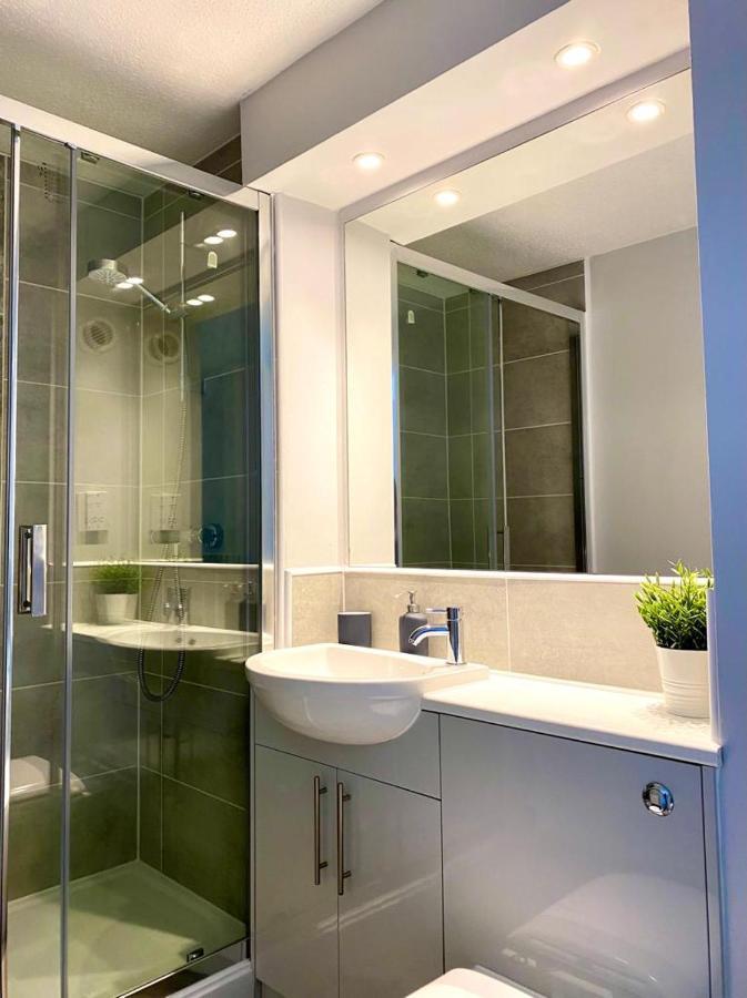3 Bedroom - 2 Bathroom Townhouse In Corstorphine Near Murrayfield Stadium - Direct Bus To Edinburgh City Centre In 20 Minutes - Two Private Parking Spaces - Private Sunny Garden - Recently Refurbished Eksteriør billede