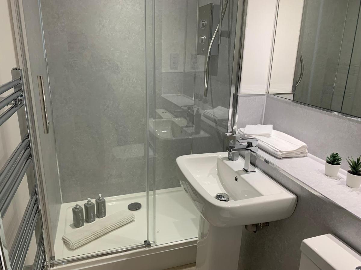 3 Bedroom - 2 Bathroom Townhouse In Corstorphine Near Murrayfield Stadium - Direct Bus To Edinburgh City Centre In 20 Minutes - Two Private Parking Spaces - Private Sunny Garden - Recently Refurbished Eksteriør billede